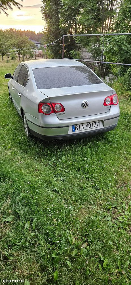Volkswagen Passat - 1