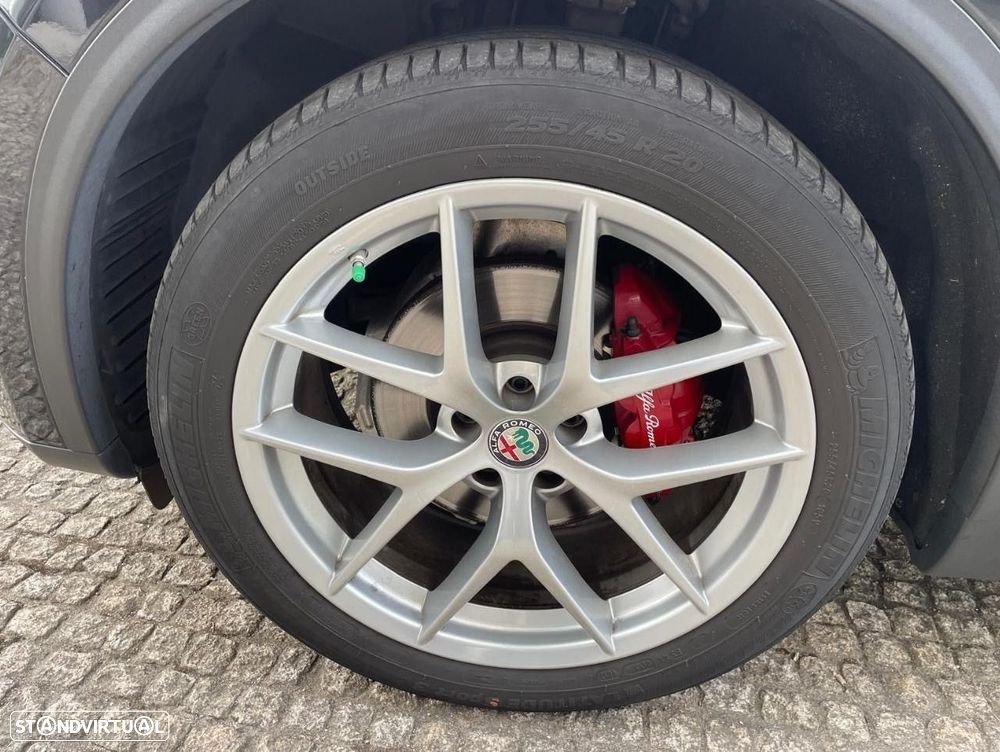 Alfa Romeo Stelvio 2.0 Turbo 16V AT8-Q4 First Edition - 28