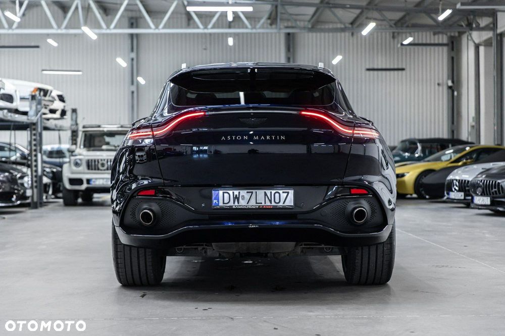 Aston Martin DBX - 9