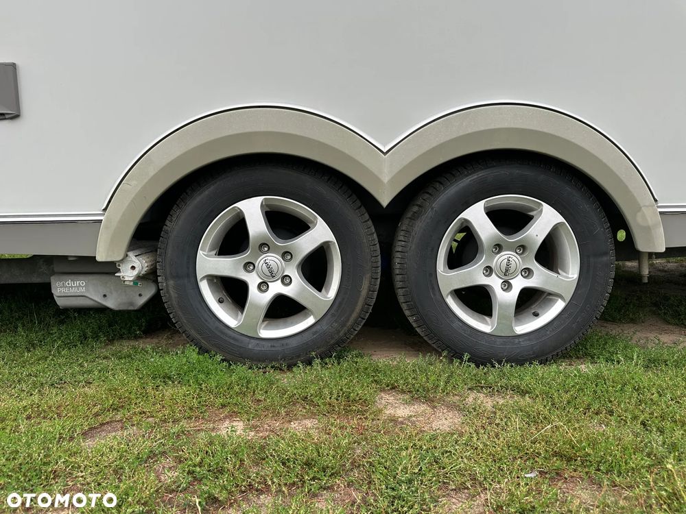 Hymer-Eriba 680 NOVA-GL z napędem, klimatyzacją i łóżkami piętrowymi. - 9