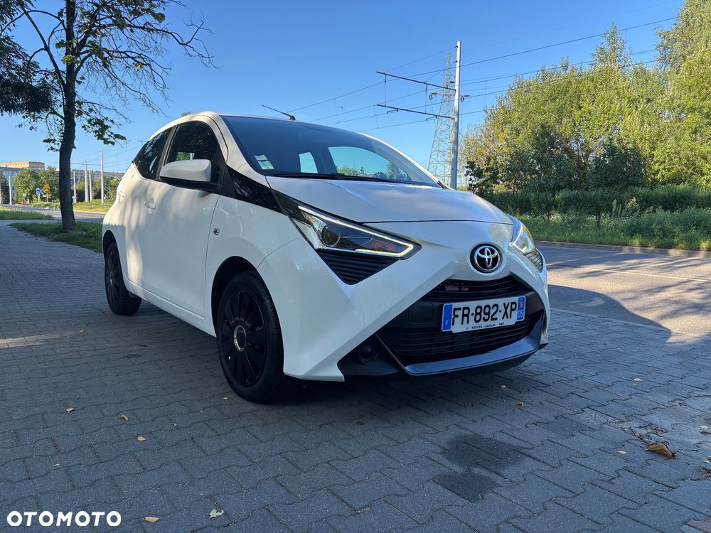 Toyota Aygo x.shift x-play connect - 2