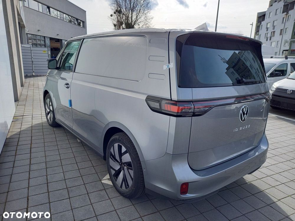 Volkswagen ID. Buzz Cargo 150 kW (204 PS) / skrzynia biegów: automatyczna 1 biegowa rozstaw osi: 2988 mm - 5