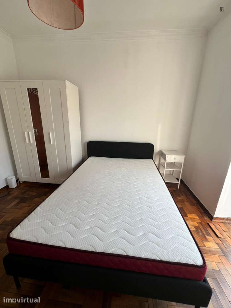 Quarto - localizado em Olivais Coimbra - Grande imagem: 4/14