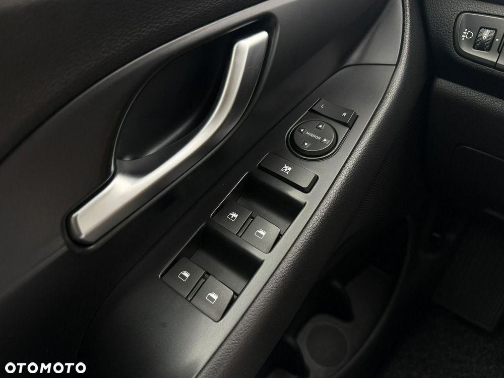 Hyundai i30 1.5 DPI Classic + - 28