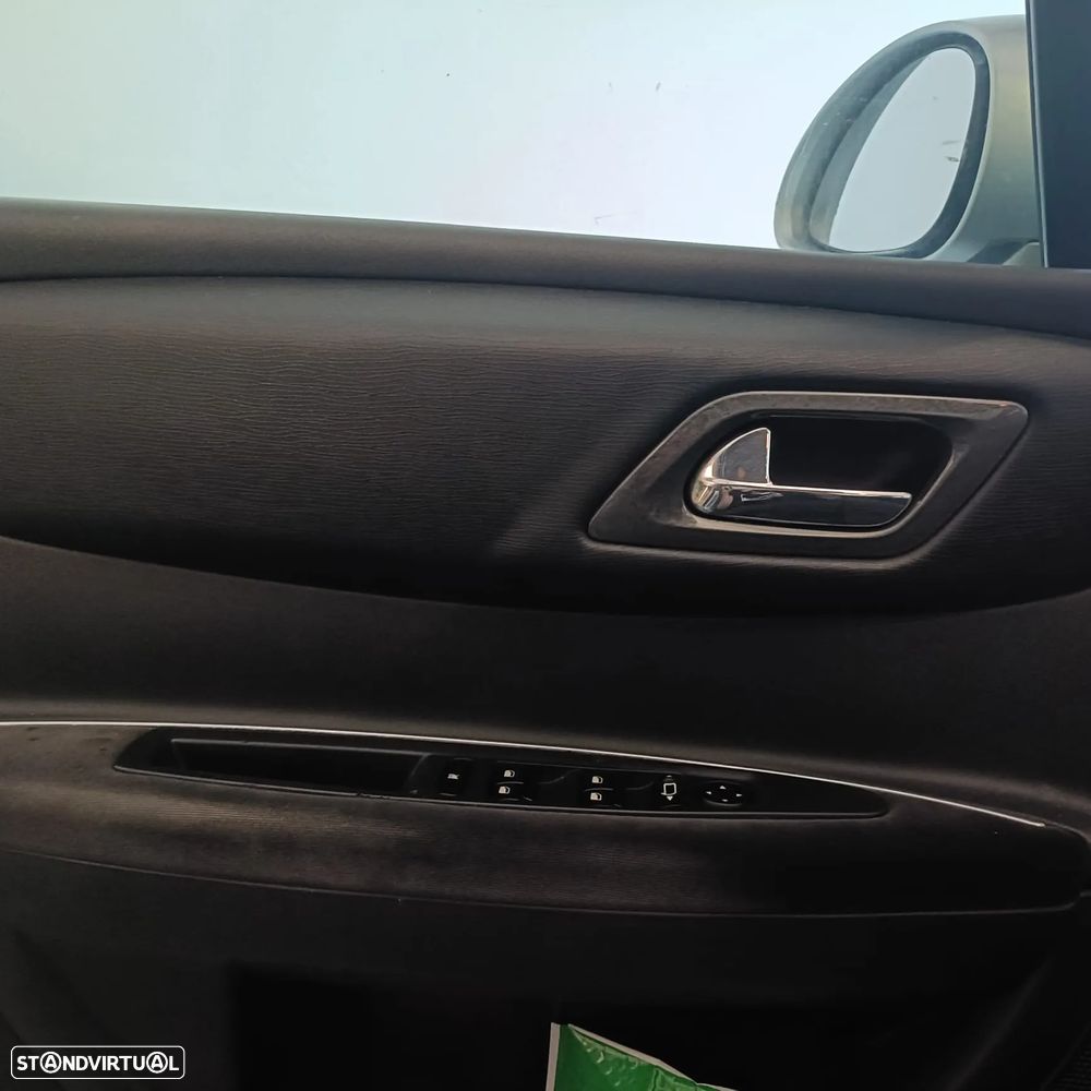 Citroën C4 1.6 HDi 110 Exclusive - 12