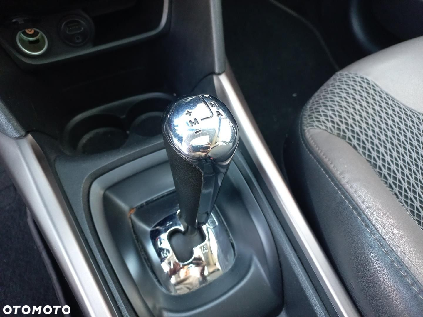 Peugeot 2008 1.6 e-HDi Style S&S - 22