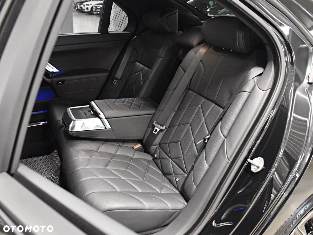 BMW Seria 7 - 11