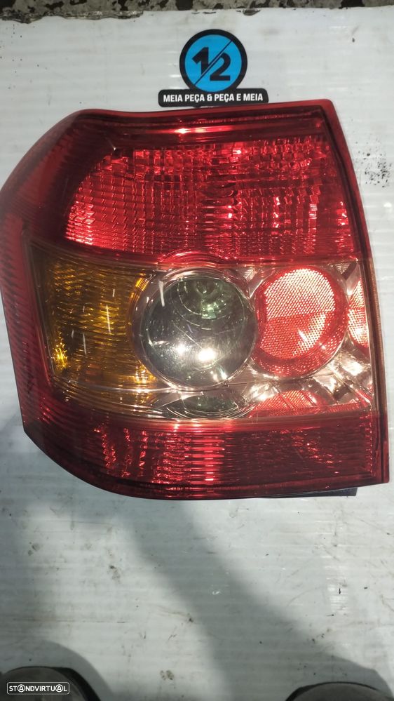 Farolim traseiro direito Toyota corolla 2004 - 1
