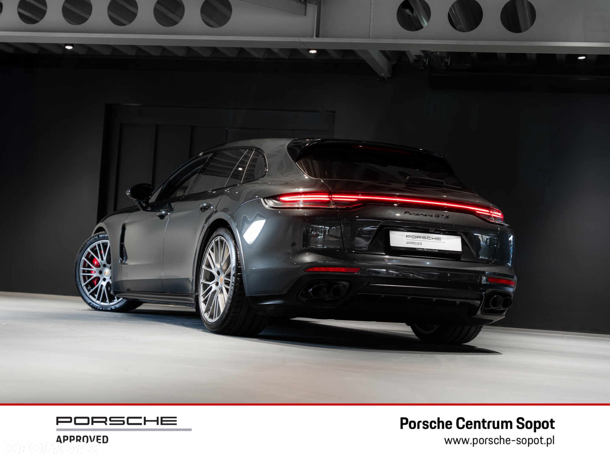 Porsche Panamera GTS Sport Turismo - 14