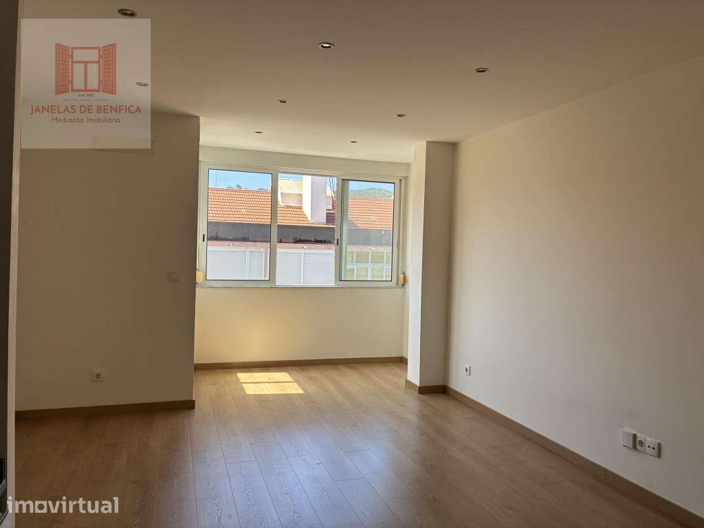 T1, remodelado, com Garagem na Estrada de Benfica - Grande imagem: 3/15