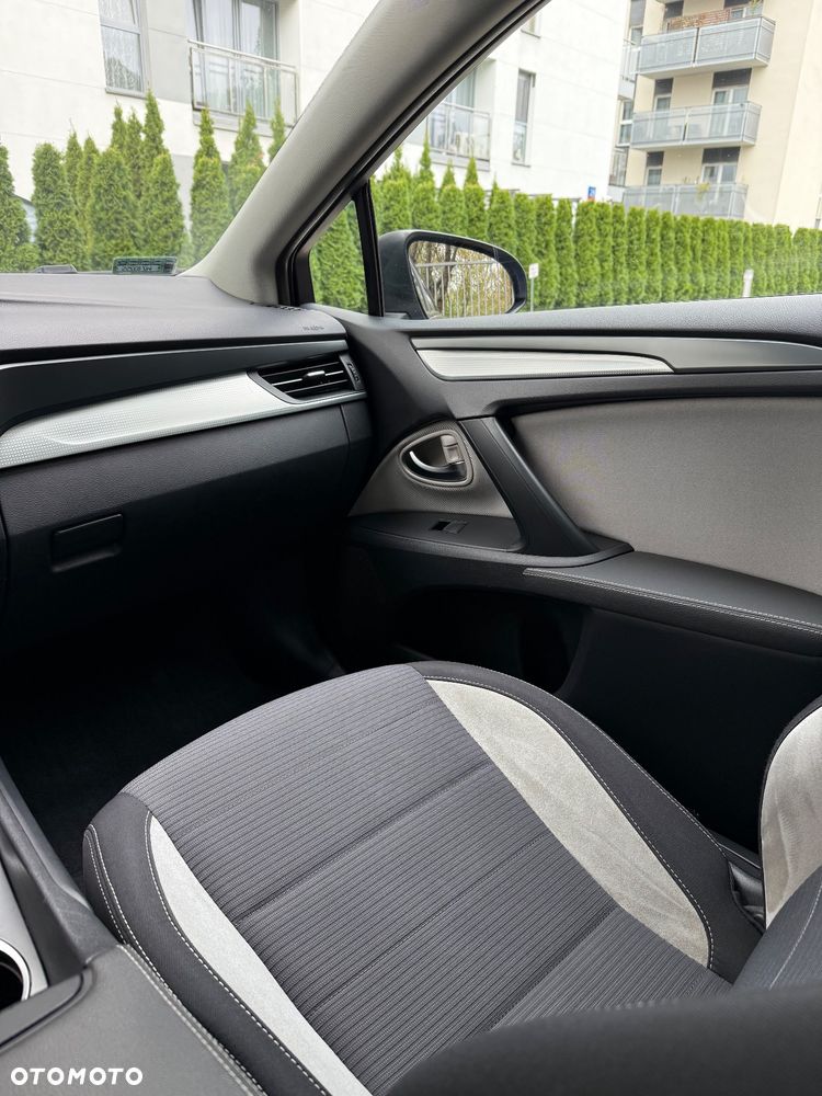 Toyota Avensis 2.0 D-4D Premium - 17