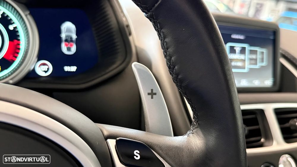 Aston Martin DB11 Coupé V8 - 33