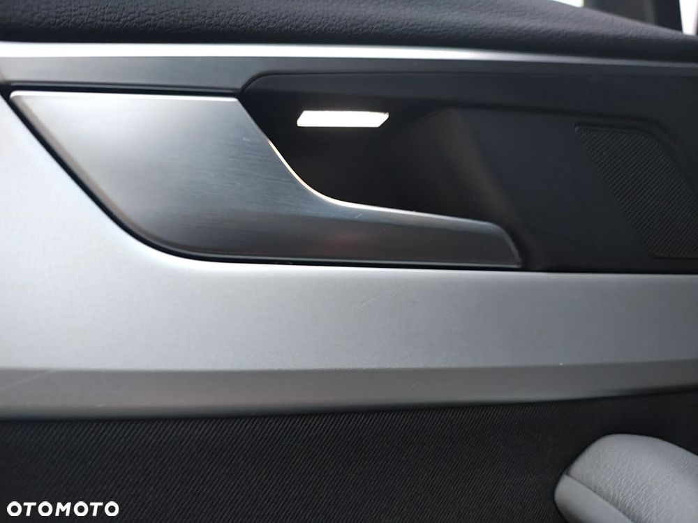 Audi A4 Avant 2.0 TDI S tronic - 19