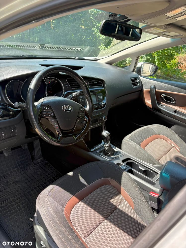 Kia Ceed - 10