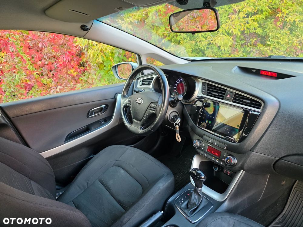 Kia Ceed - 11