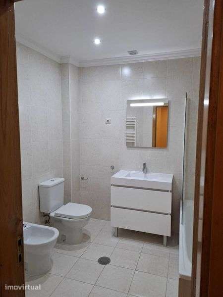 Arrendo Apartamento T2 em Bragança - Rua Abade Cicouro - Grande imagem: 4/11