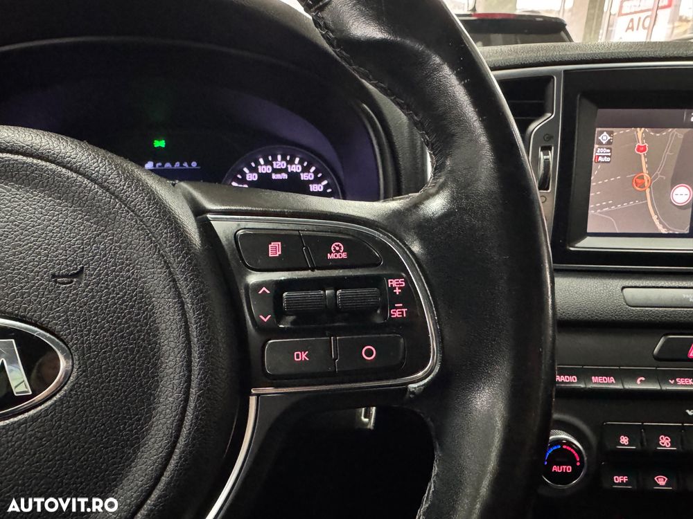 Kia Sportage 2.0 CRDI 4WD Automatik Dream-Team Edition - 11