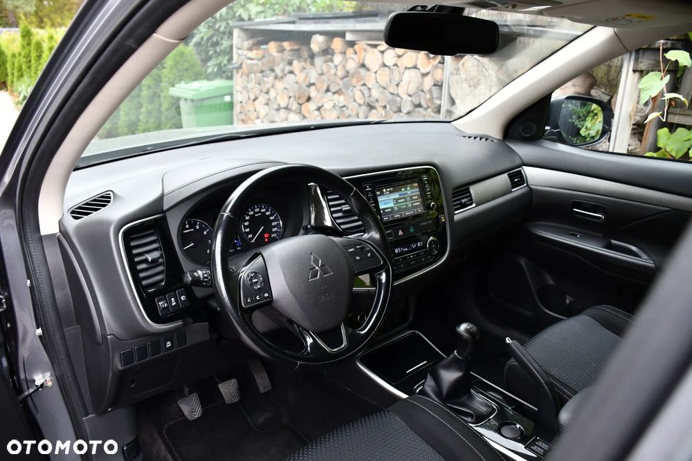 Mitsubishi Outlander - 11