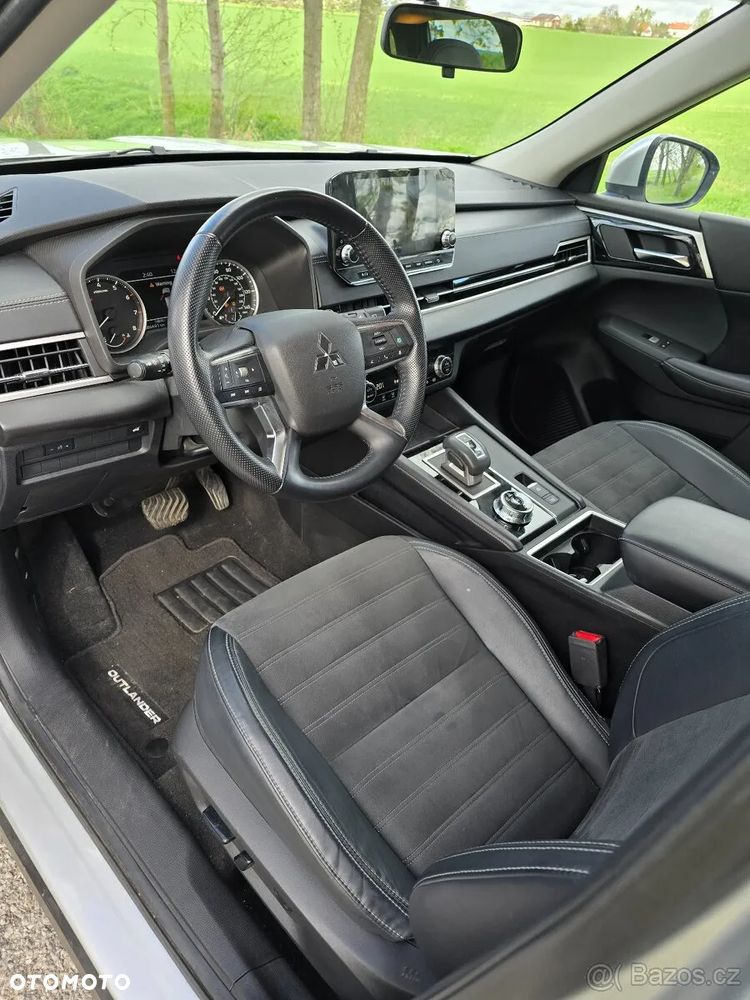 Mitsubishi Outlander 2.4 4WD CVT Intense - 18