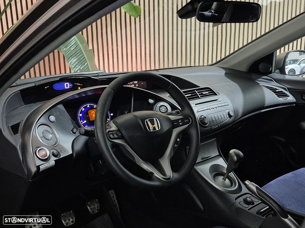 Honda Civic 1.8 Executive - 21