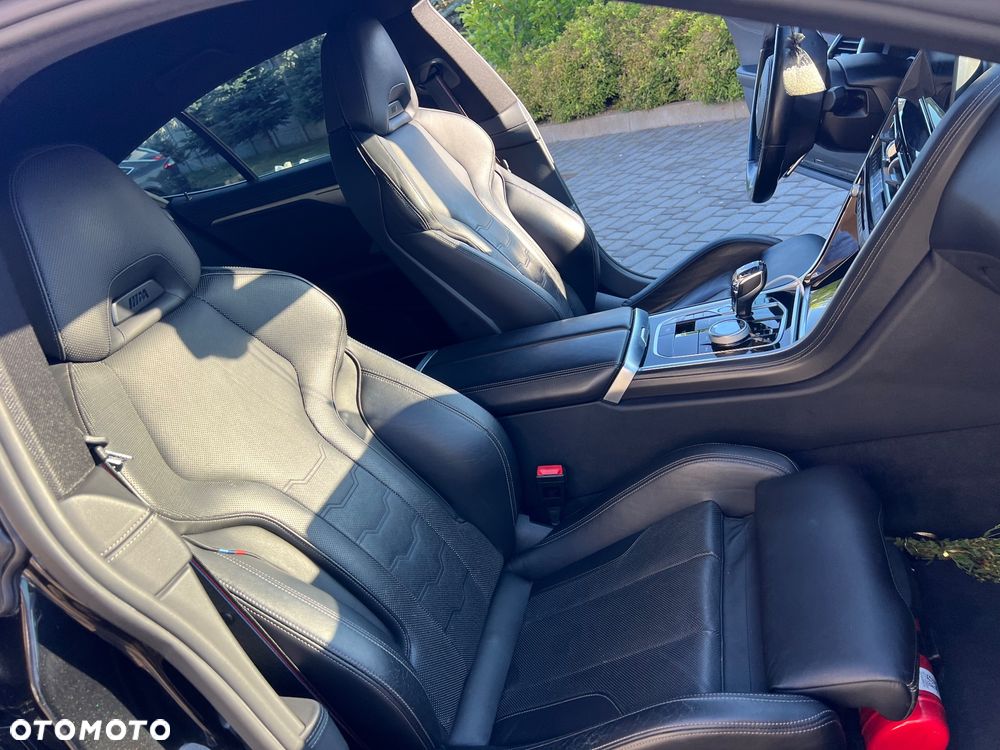 BMW Seria 8 - 26
