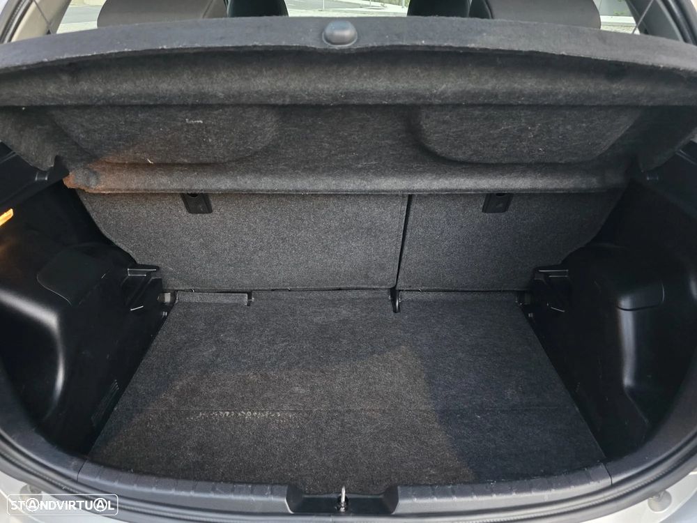 Toyota Yaris 1.0 VVT-i Comfort+P.Style - 26