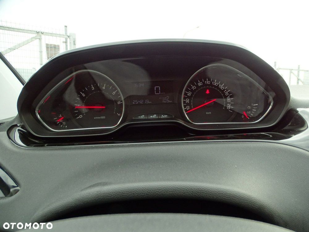 Peugeot 208 - 9