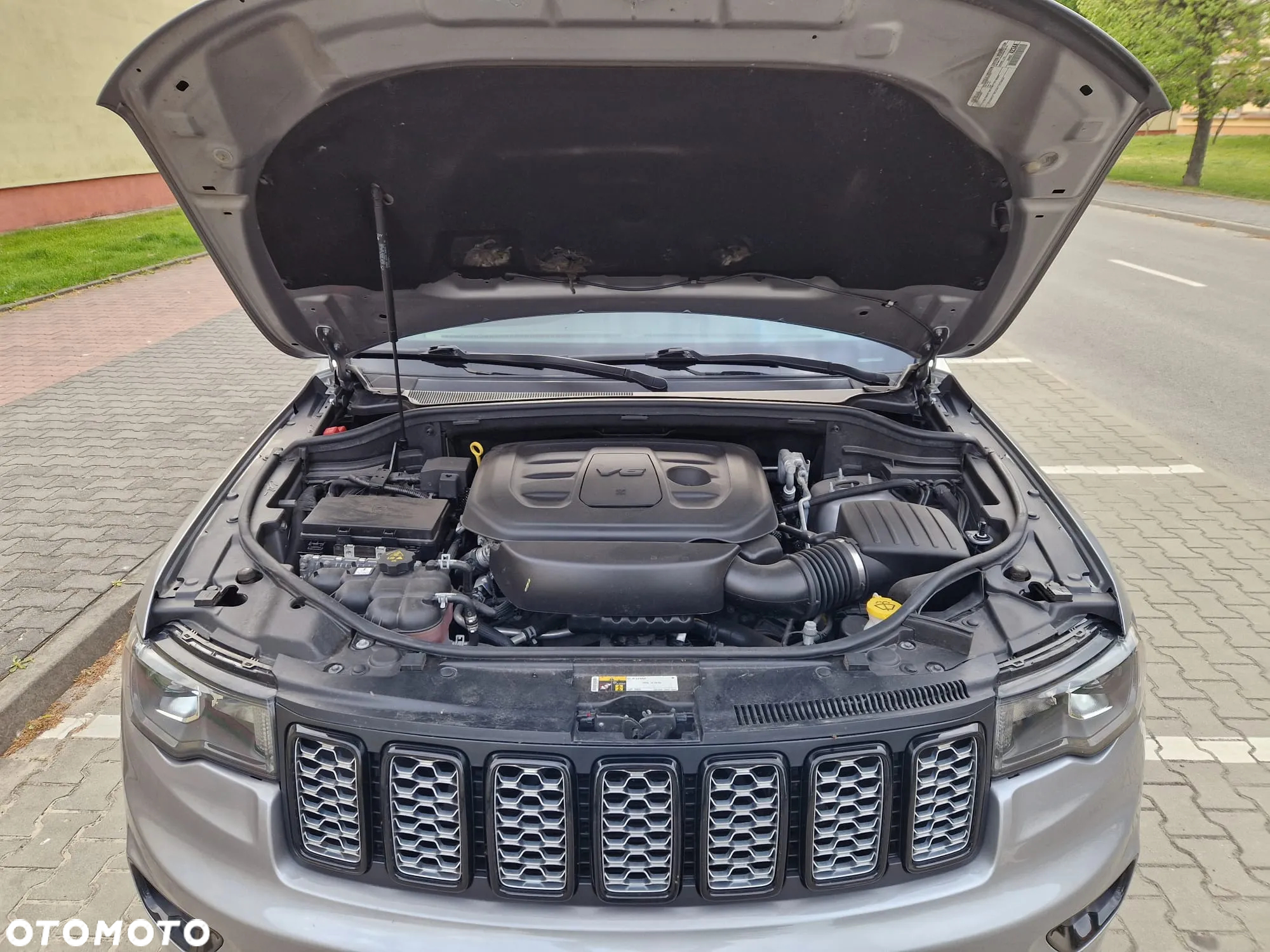 Jeep Grand Cherokee - 12