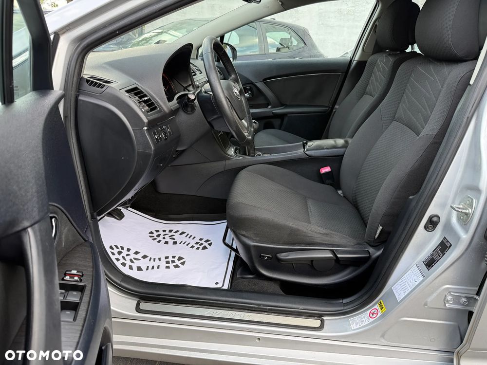 Toyota Avensis 1.8 Sol NAVI - 19