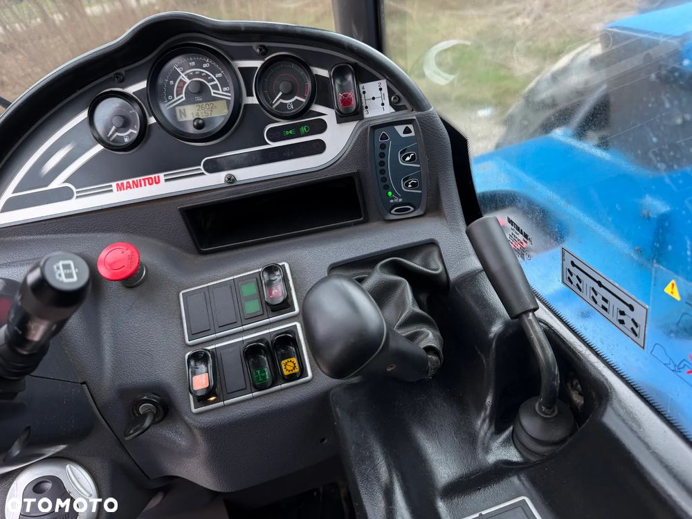 Manitou MT932 Ładowarka Teleskopowa 9m wysuw!  UDŹWIG 3,2 TONY! Przebieg 2600 mtg. jak Nowa z SALONU 2016 rok z Norwegii z Gospodarstwa rolnego! Silnik DEUTZ 110 km. Aktualne Serwisy w Dekra. Nowy Model sterowane wszystko z 1 dżojstika. Widły i łyżka. Ani deka luzu czy wycieku. OKAZJA! Jazda REWERS + 4 biegi. Skręt 3 tryby. - 30