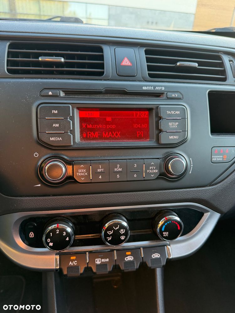 Kia Rio - 11