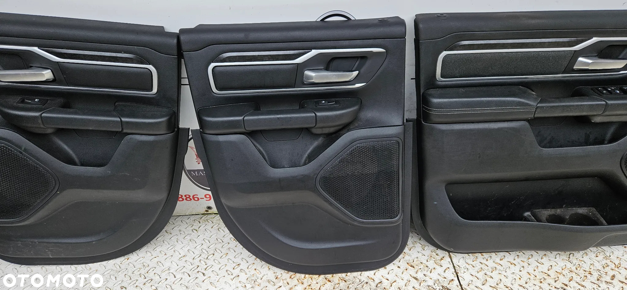 RAM 1500 V 5 2019- Big Horn KRÓTKI QUAD CAB 1,5 Komplet foteli Fotele tapicerka Kanapa Środek Boczki wykładzina Słupek próg listwa CZARNE WNĘTRZE WELUR - 32