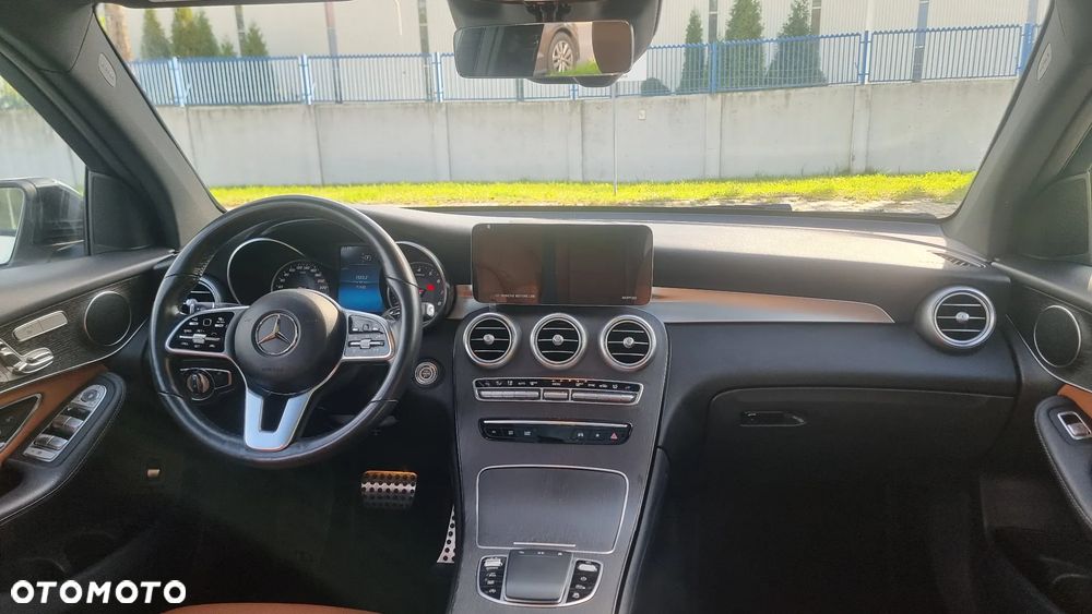 Mercedes-Benz GLC 300 4Matic 9G-TRONIC AMG Line - 11