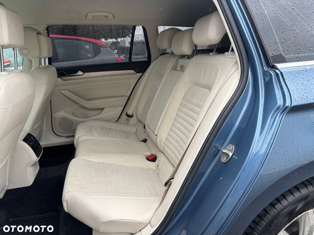 Volkswagen Passat - 4