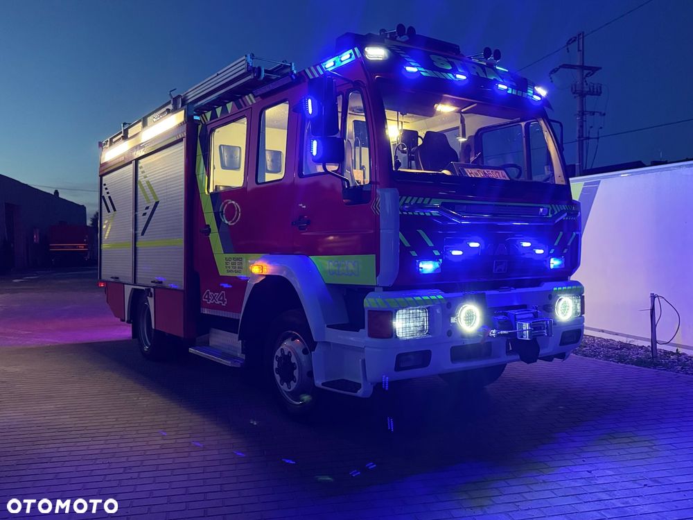MAN Straż pożarna pojazd pożarniczy wóz strażacki MAN L80 GBA średni terenowy- uterenowiony 4x4 CNBOP 3000l wody wyciągarka mechaniczna reduktor blokady przedniego i tylnego mostu, maszt oświetleniowy - 5