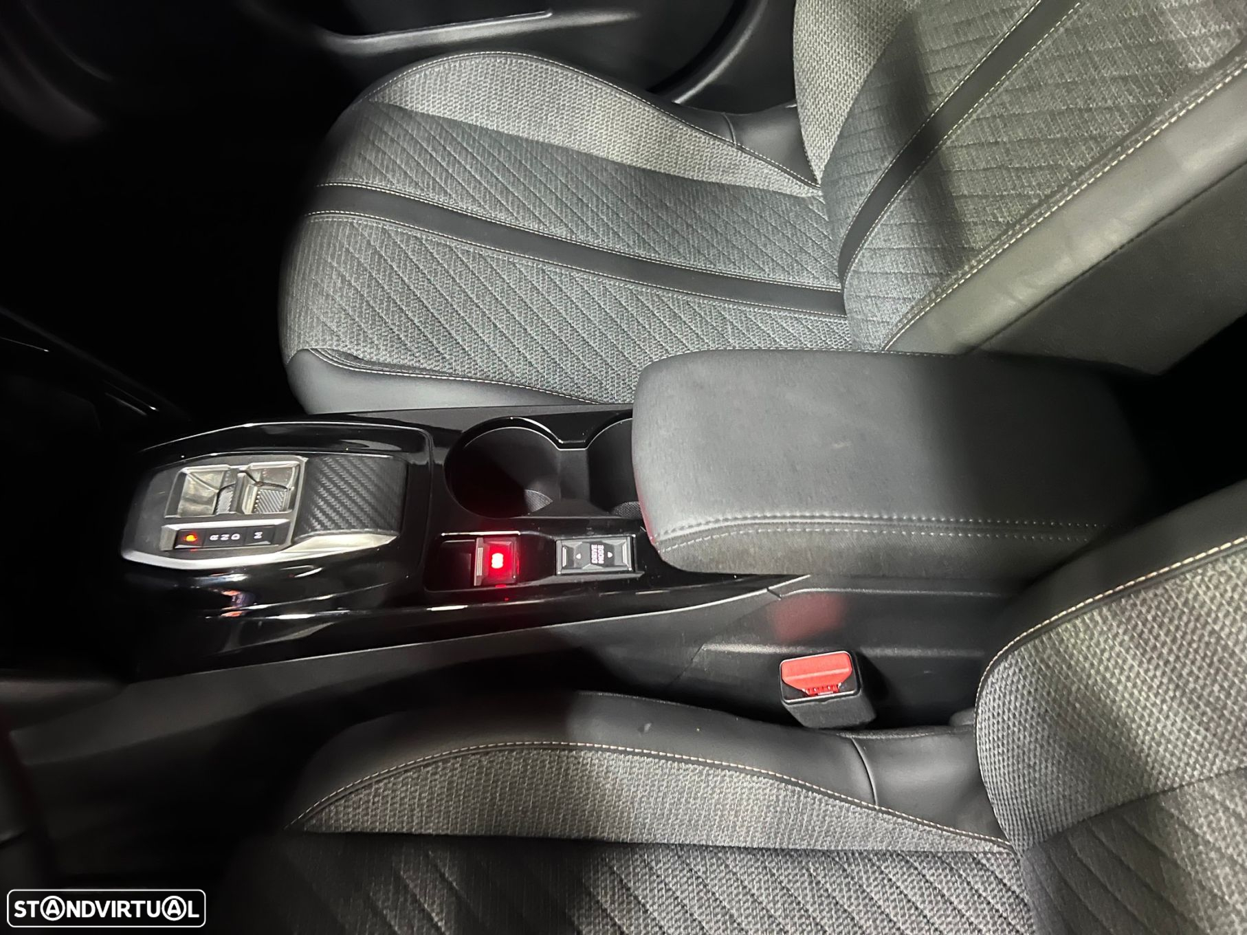 Peugeot 2008 1.2 PureTech Allure Pack EAT8 - 15