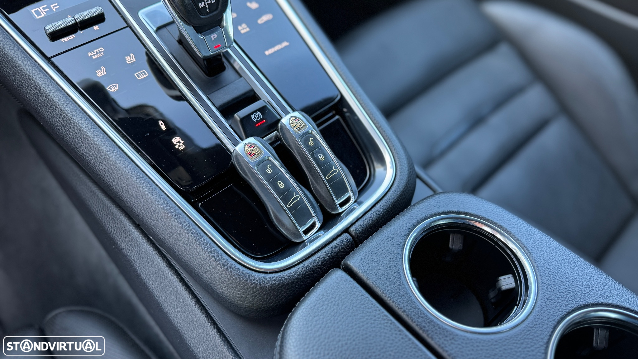 Porsche Panamera 4 E-Hybrid - 41