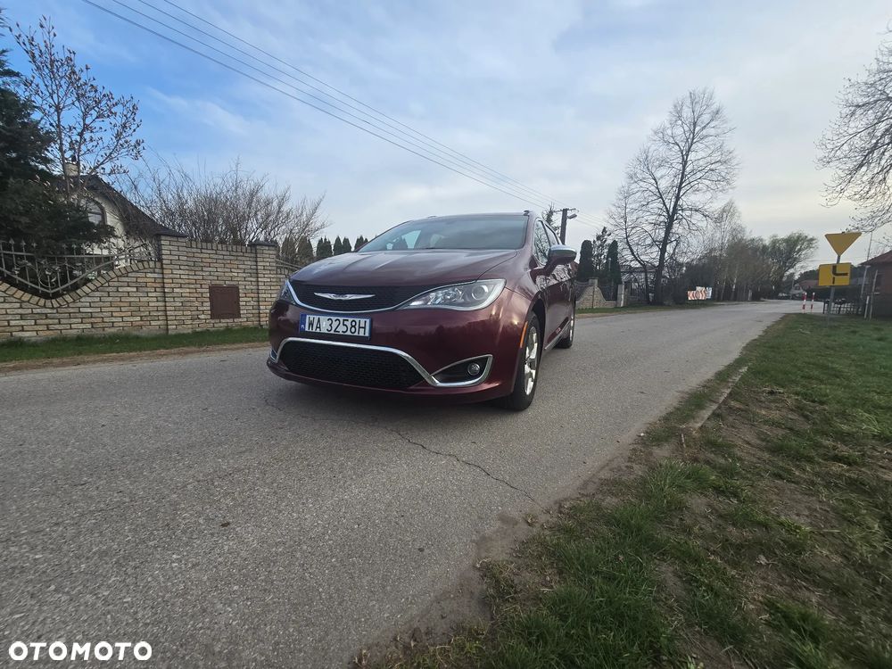 Chrysler Pacifica - 5