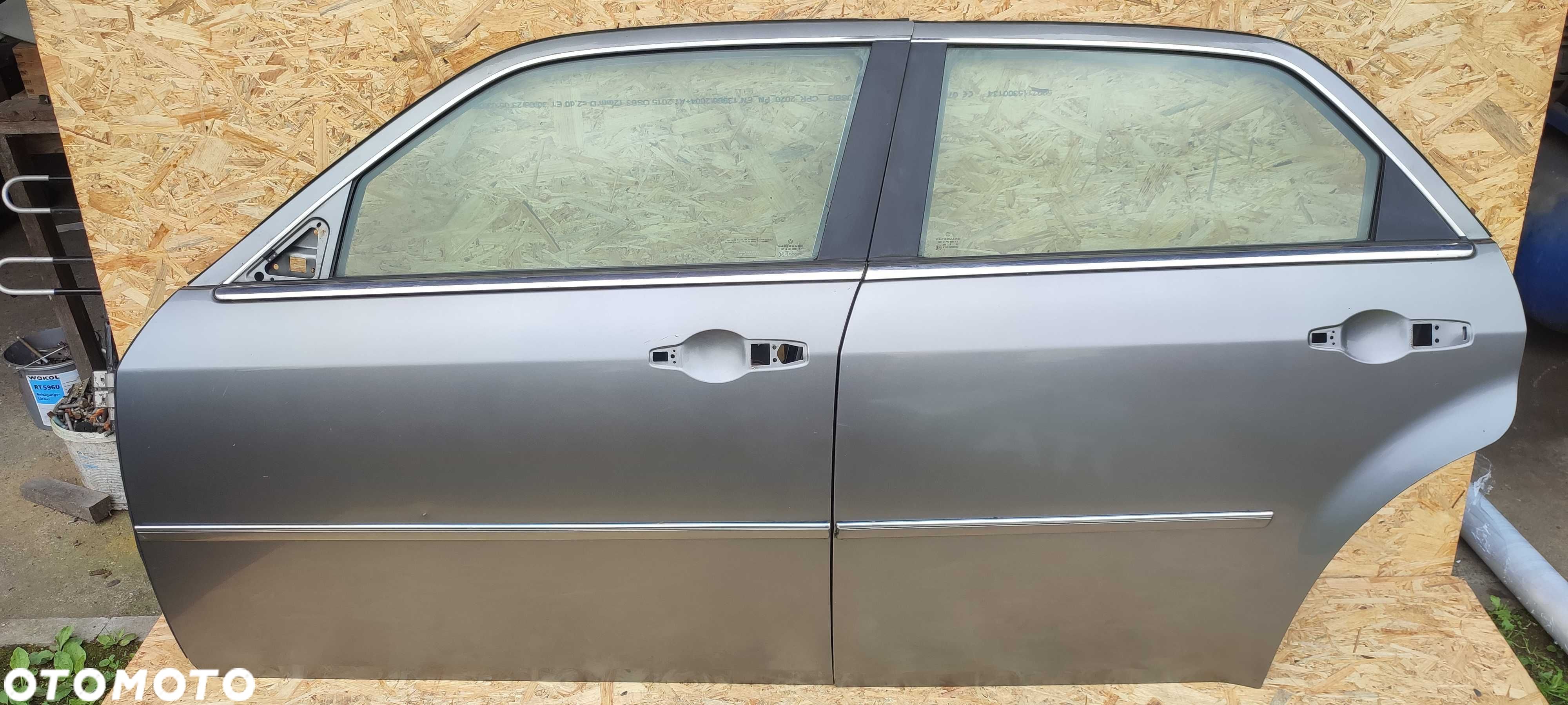 Chrysler 300C I 04-10 sedan drzwi lewy tył lewe tylne poszycie w kolor - 1
