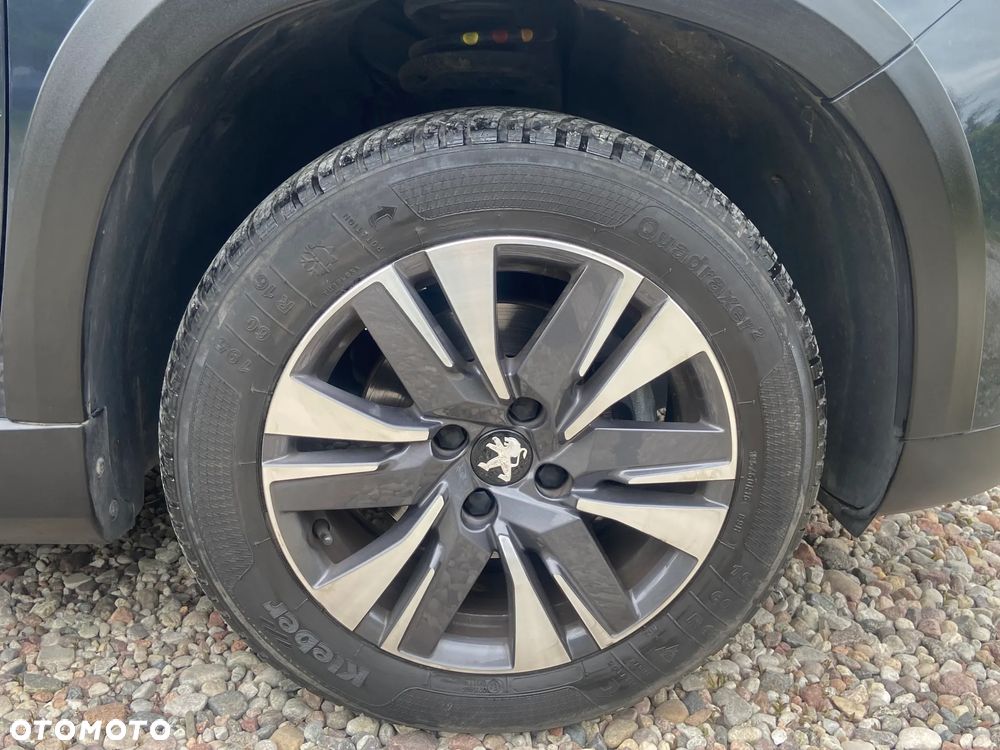 Peugeot 2008 - 8