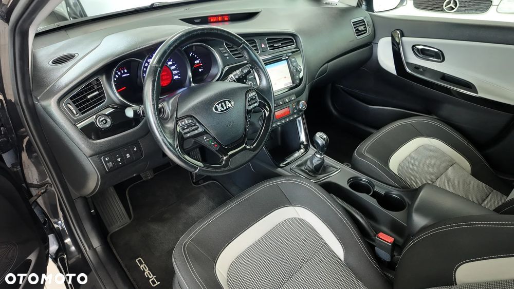 Kia Ceed 1.6 GDI Dream-Team Edition - 11