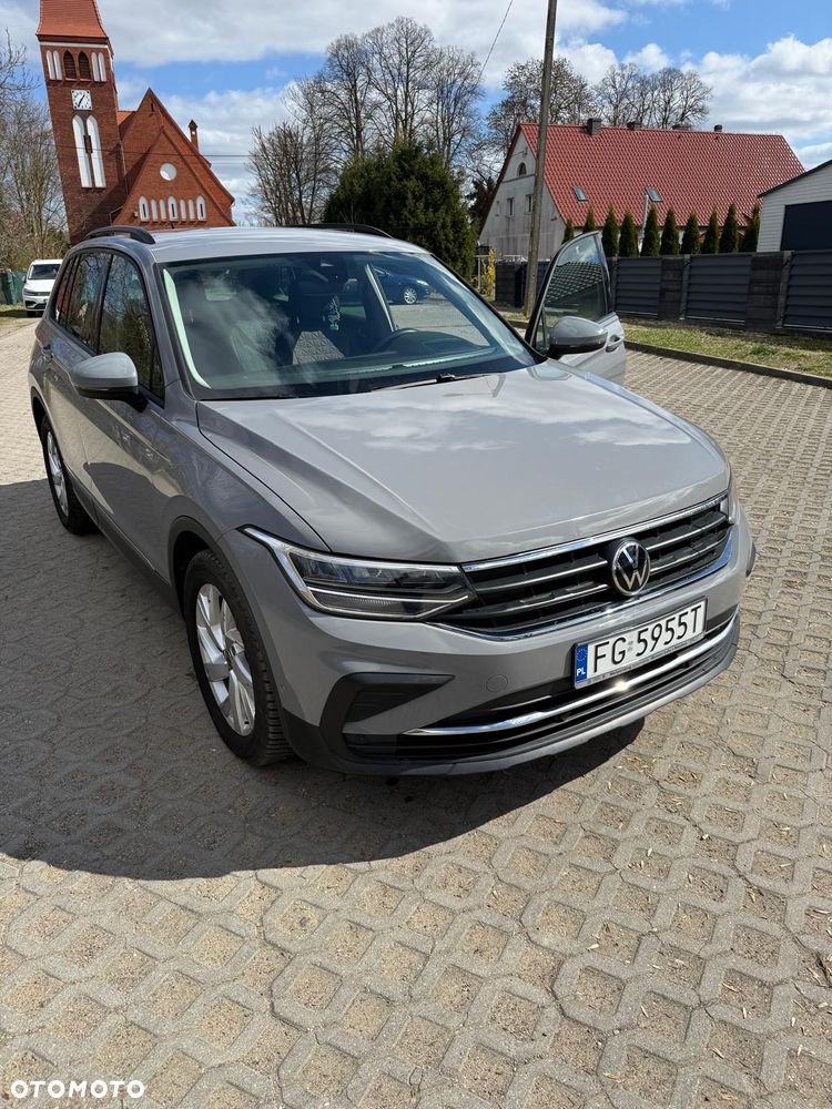 Volkswagen Tiguan - 1