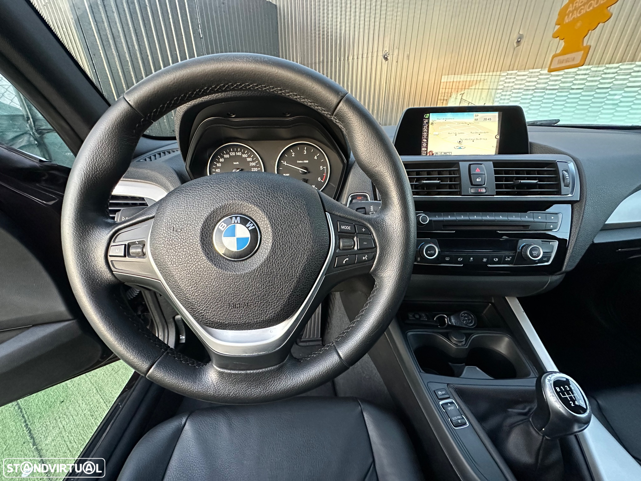 BMW 116 d Line Urban - 13