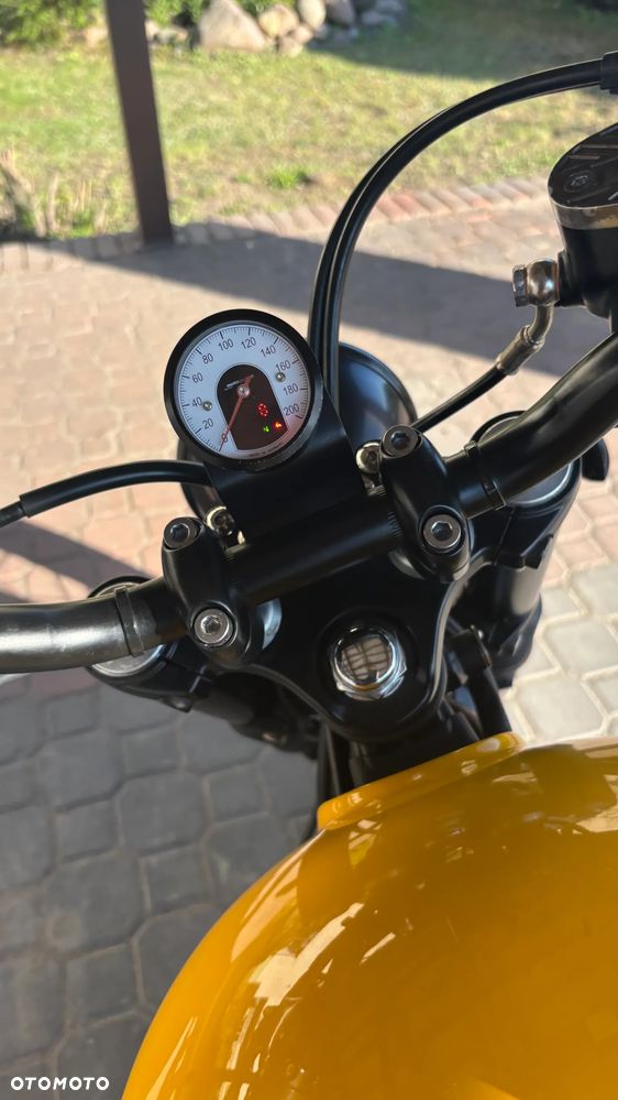 Triumph Bonneville - 22