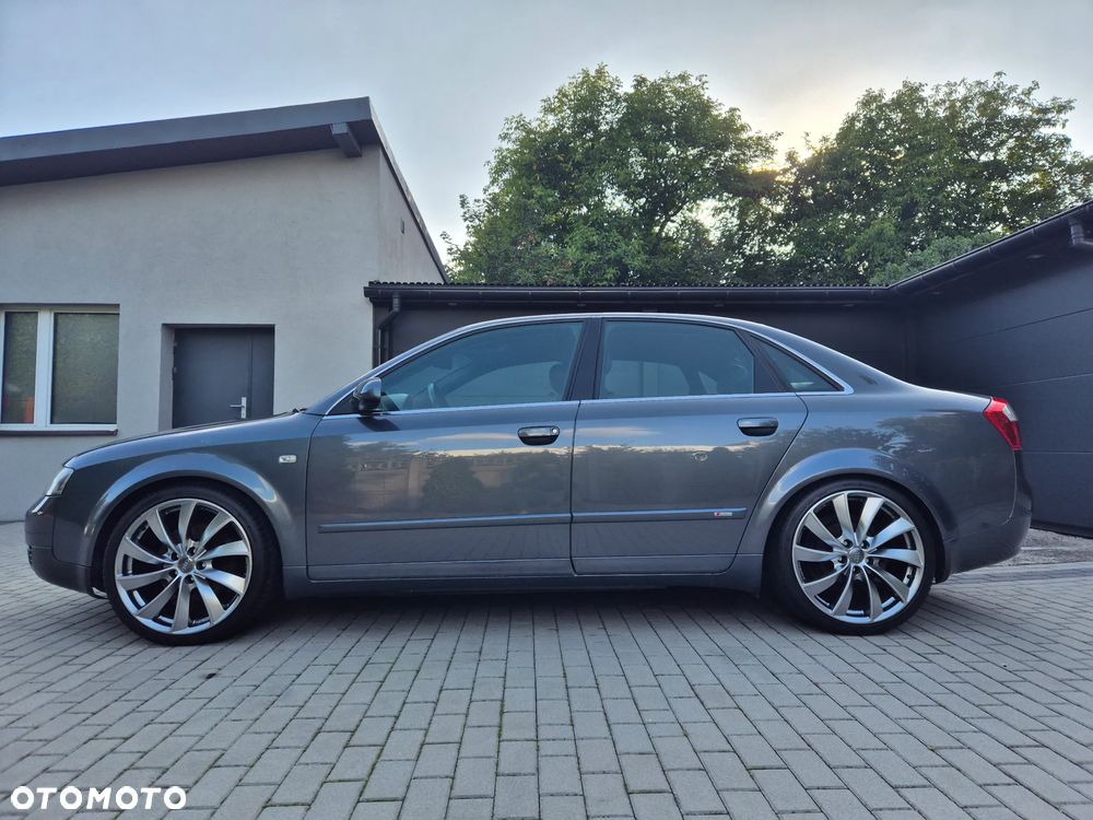 Audi A4 Limousine - 4
