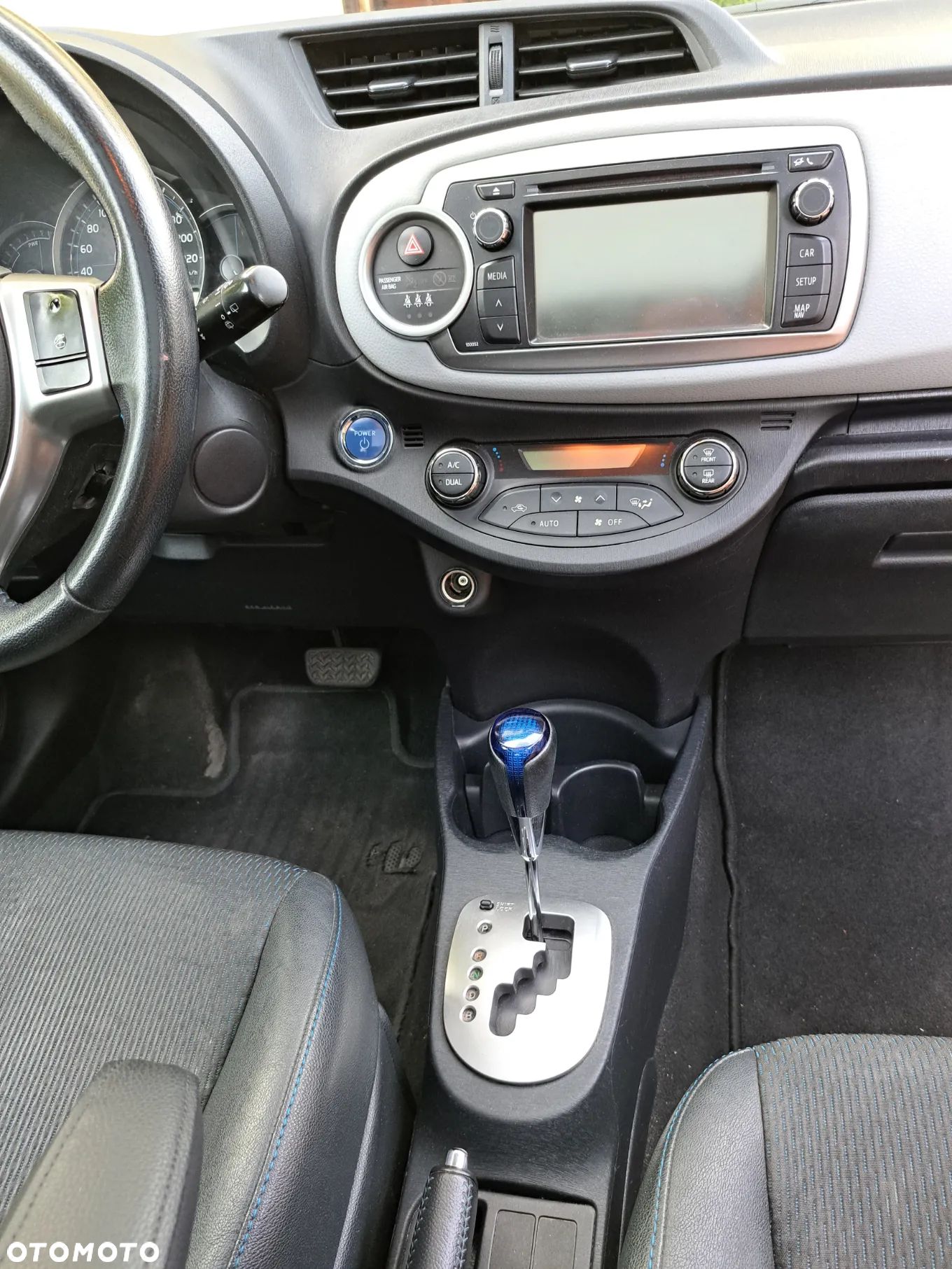Toyota Yaris Hybrid 100 Sol - 1