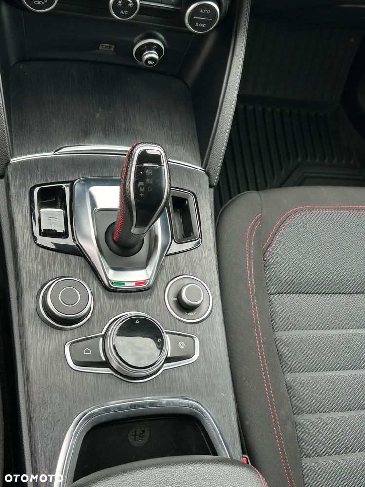 Alfa Romeo Stelvio 2.2 16V AT8 Business - 11