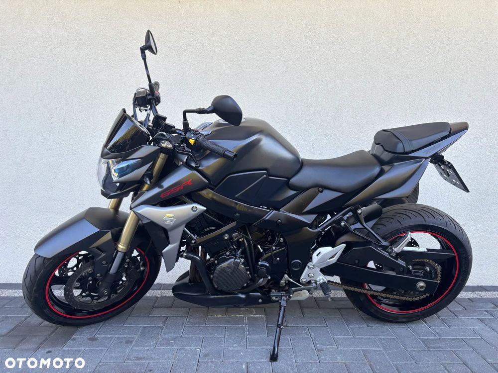 Suzuki GSR - 2