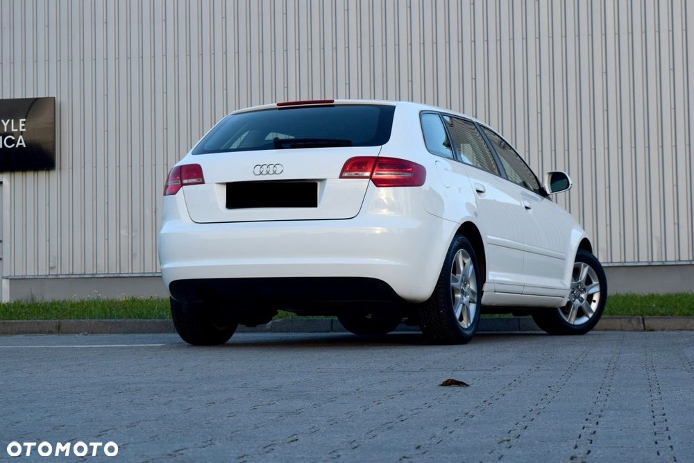 Audi A3 Sportback 1.6 Ambiente - 9