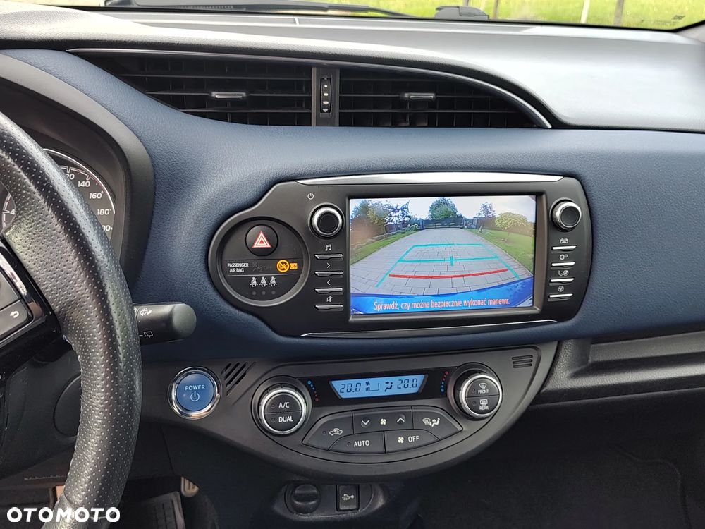 Toyota Yaris Hybrid 100 Premium - 9